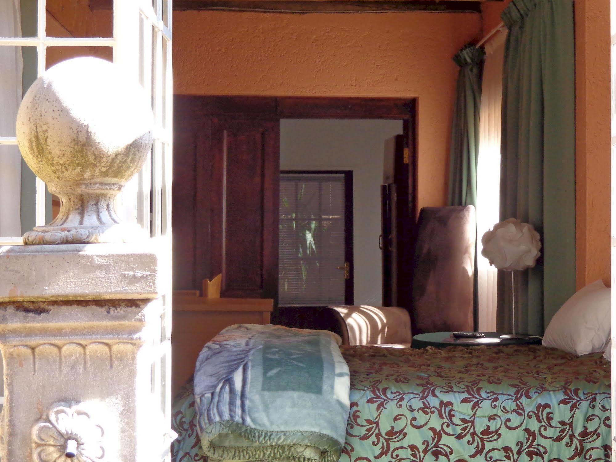 Treetops&Treats Guest House Pretoria-Noord Extérieur photo
